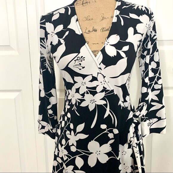 Tempo Paris Black &White Floral Print Wrap Dress - Picture 6 of 10